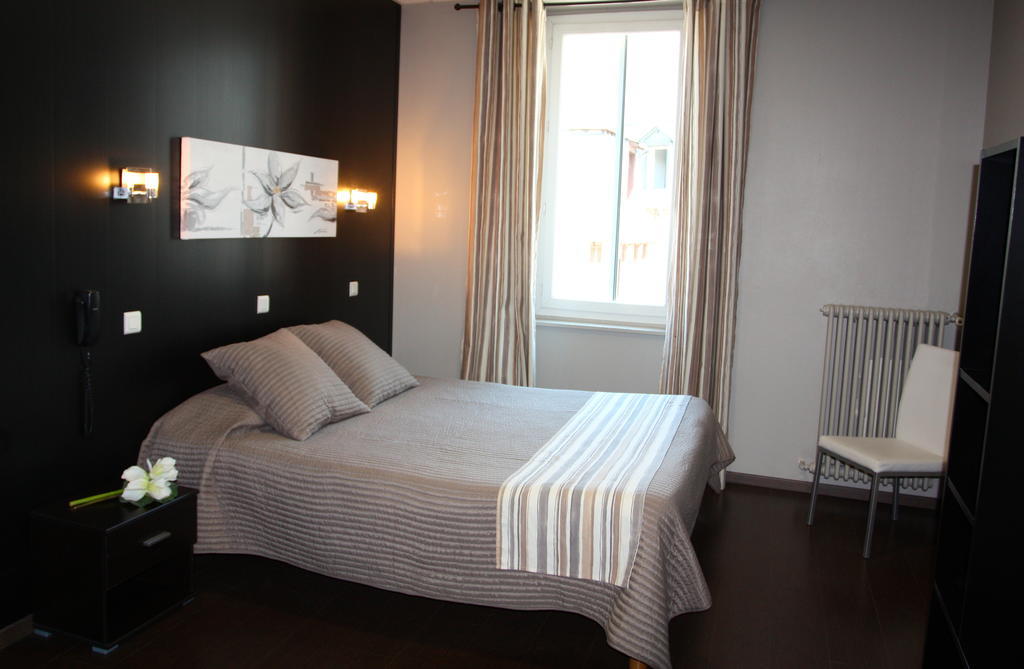 Logis Hotel Restaurant Du Midi - Rodez Centre Екстер'єр фото