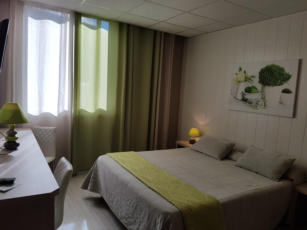 Logis Hotel Restaurant Du Midi - Rodez Centre Екстер'єр фото