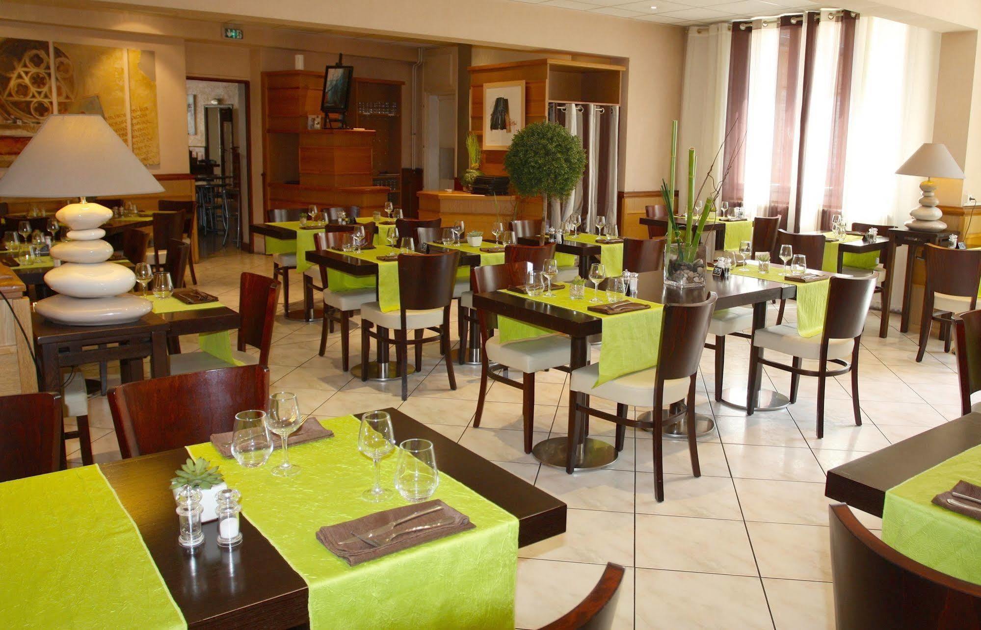 Logis Hotel Restaurant Du Midi - Rodez Centre Екстер'єр фото