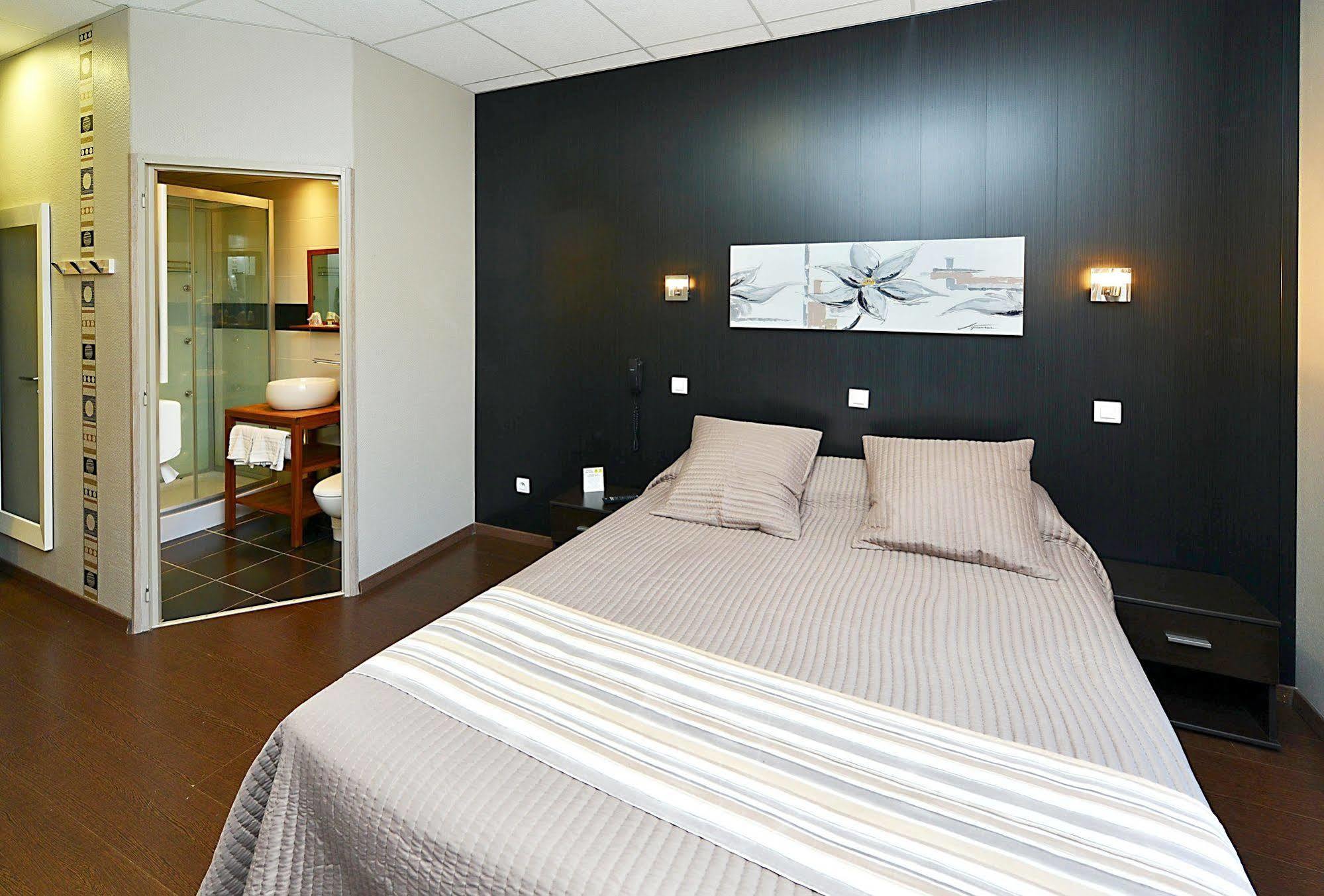 Logis Hotel Restaurant Du Midi - Rodez Centre Екстер'єр фото