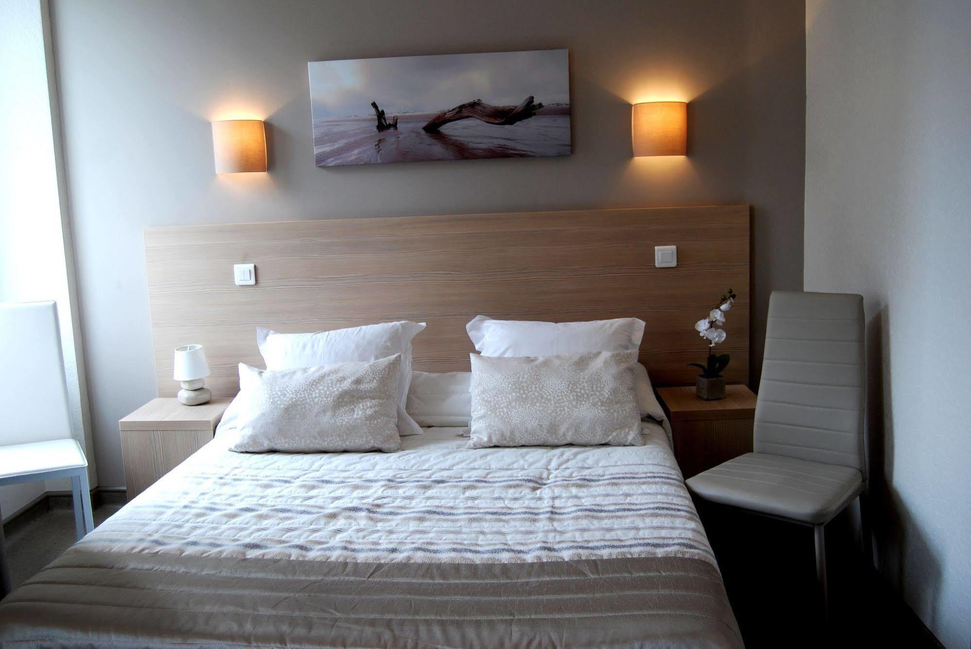 Logis Hotel Restaurant Du Midi - Rodez Centre Екстер'єр фото