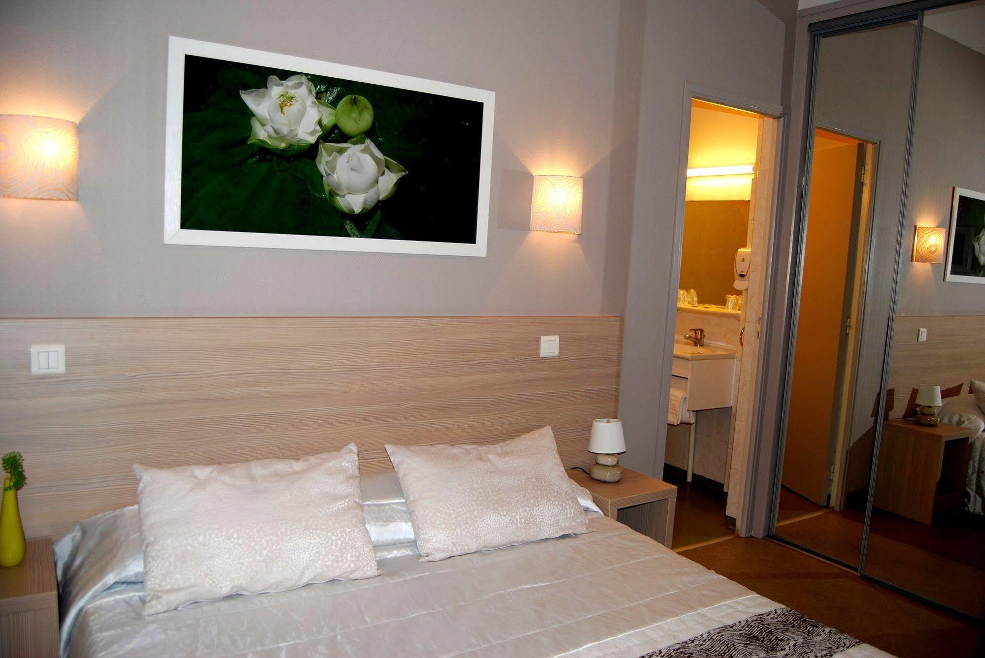 Logis Hotel Restaurant Du Midi - Rodez Centre Екстер'єр фото